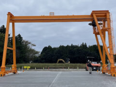 栃木県での7.5t橋型クレーン組立2日目：雨の中、作業を進める一日